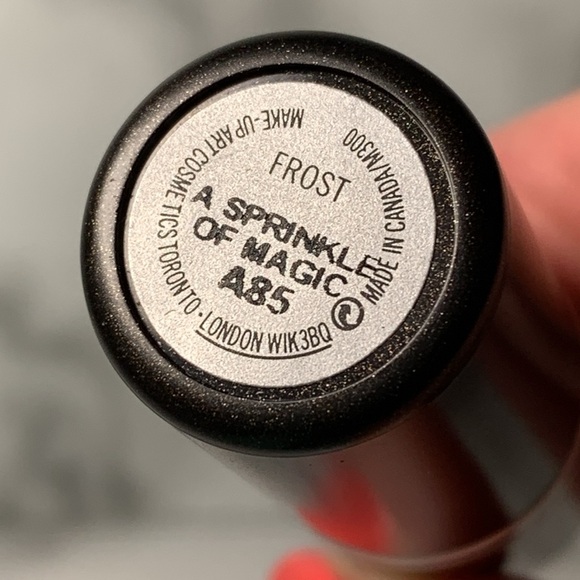 A SPRINKLE OF MAGIC Frost Lipstick MAC - Picture 8 of 16